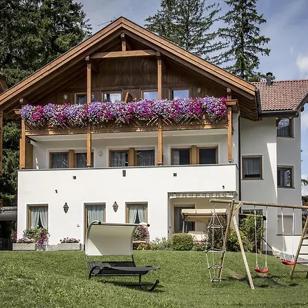 Lasteis Aparthotel 3*